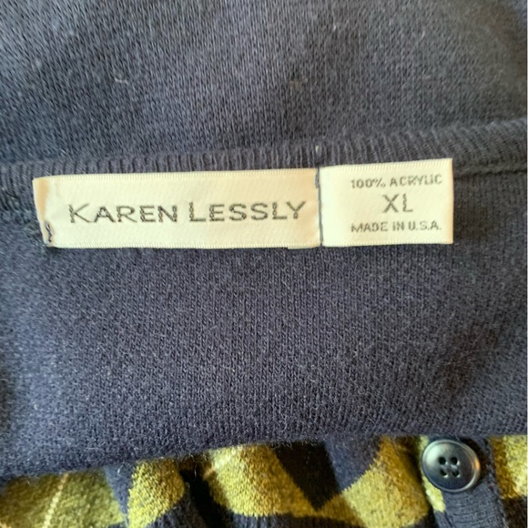 🏷️ 3 for $10
Cardigan sweater - Picture 2 of 6